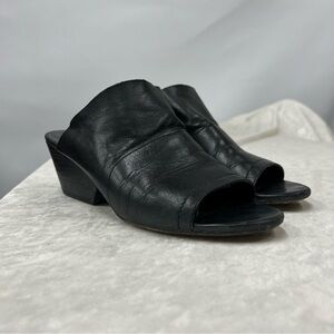 Eileen Fisher black leather slide‎ size 8